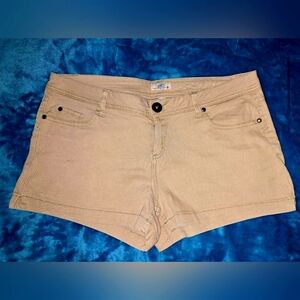 Women's SO Kahki Jean Like Shorts Size 17